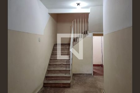 Apartamento à venda com 49m², 2 quartos e sem vaga Apartamento à venda com 49m², 2 quartos e sem vagaEscada