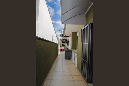 Casa à venda com 256m², 3 quartos e 4 vagas Casa à venda com 256m², 3 quartos e 4 vagasÁREA EXTERNA LATERAL