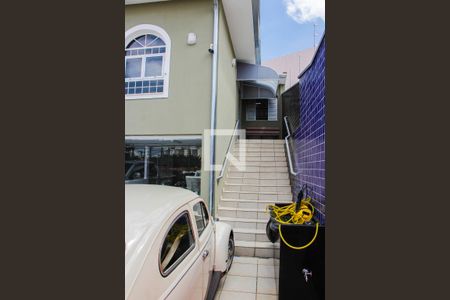 Casa à venda com 256m², 3 quartos e 4 vagas Casa à venda com 256m², 3 quartos e 4 vagasÁREA EXTERNA FRENTE