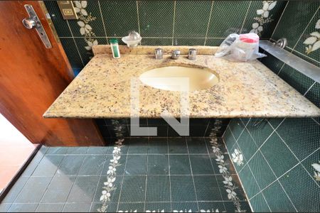 Casa à venda com 240m², 3 quartos e 3 vagasBanheiro da Suíte 2