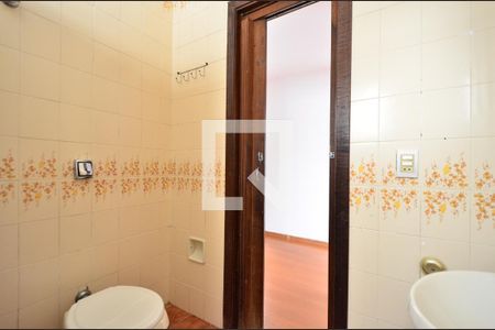 Casa à venda com 240m², 3 quartos e 3 vagasBanheiro Social