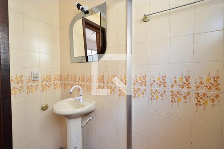 Casa à venda com 240m², 3 quartos e 3 vagasBanheiro Social