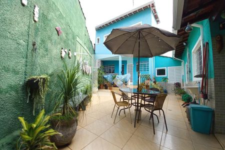 Casa à venda com 200m², 4 quartos e 3 vagasQuintal