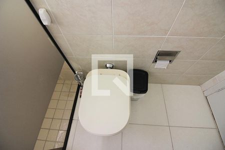 Casa à venda com 248m², 5 quartos e 6 vagasBanheiro casa 2