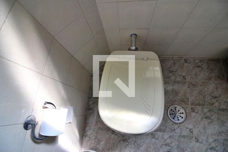 Casa à venda com 248m², 5 quartos e 6 vagasBanheiro 1