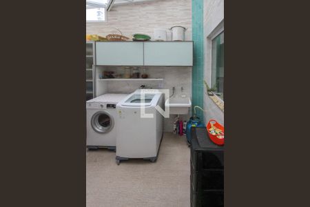 Casa à venda com 106m², 3 quartos e 4 vagas Casa à venda com 106m², 3 quartos e 4 vagasÁrea de Serviço