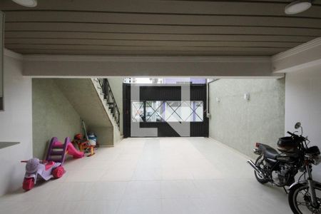 Casa à venda com 106m², 3 quartos e 4 vagas Casa à venda com 106m², 3 quartos e 4 vagasGaragem