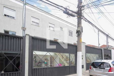 Casa à venda com 106m², 3 quartos e 4 vagas Casa à venda com 106m², 3 quartos e 4 vagasFachada