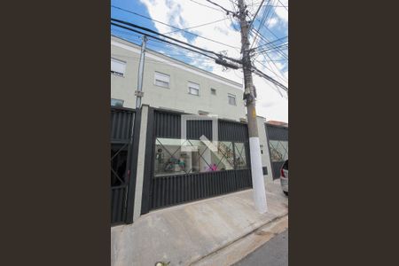 Casa à venda com 106m², 3 quartos e 4 vagas Casa à venda com 106m², 3 quartos e 4 vagasFachada