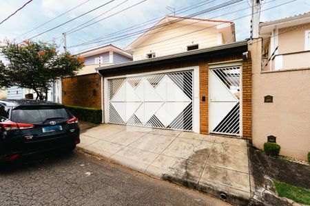 Casa à venda com 230m², 4 quartos e 3 vagasFachada