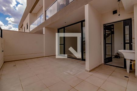 Apartamento à venda com 95m², 2 quartos e 1 vaga Apartamento à venda com 95m², 2 quartos e 1 vagaÁrea de Serviço