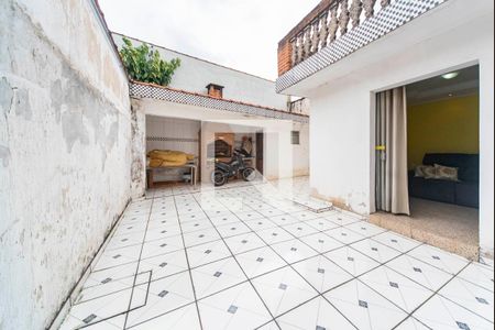 Casa à venda com 220m², 3 quartos e 2 vagas Casa à venda com 220m², 3 quartos e 2 vagasQuintal Fundos