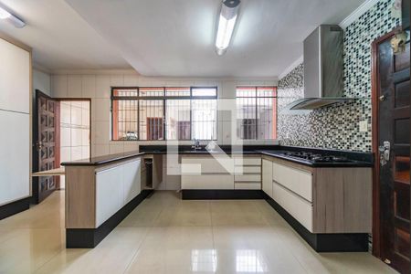 Casa à venda com 220m², 3 quartos e 2 vagas Casa à venda com 220m², 3 quartos e 2 vagasCozinha