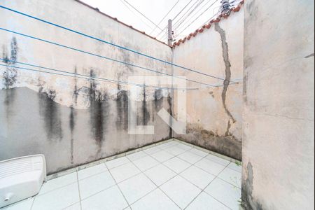 Casa à venda com 220m², 3 quartos e 2 vagas Casa à venda com 220m², 3 quartos e 2 vagasQuintal Frente