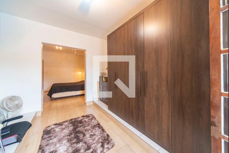 Casa à venda com 220m², 3 quartos e 2 vagas Casa à venda com 220m², 3 quartos e 2 vagasCloset do Quarto 1