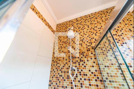 Casa à venda com 220m², 3 quartos e 2 vagas Casa à venda com 220m², 3 quartos e 2 vagasChuveiro