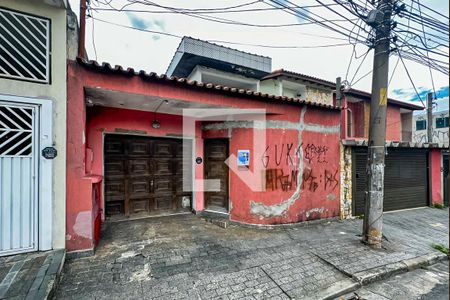 Casa à venda com 220m², 3 quartos e 2 vagas Casa à venda com 220m², 3 quartos e 2 vagasFachada