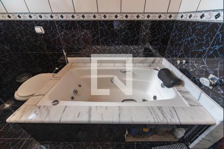 Casa à venda com 220m², 3 quartos e 2 vagas Casa à venda com 220m², 3 quartos e 2 vagasBanheira