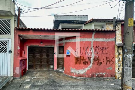 Casa à venda com 220m², 3 quartos e 2 vagas Casa à venda com 220m², 3 quartos e 2 vagasFachada