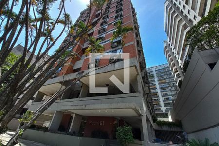 Apartamento à venda com 74m², 2 quartos e 1 vaga Apartamento à venda com 74m², 2 quartos e 1 vagaFachada e portaria