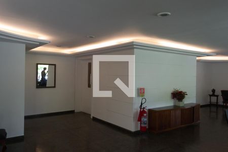 Apartamento à venda com 74m², 2 quartos e 1 vaga Apartamento à venda com 74m², 2 quartos e 1 vagaFachada e portaria