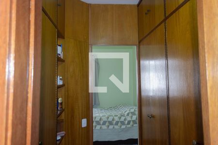 Apartamento à venda com 74m², 2 quartos e 1 vaga Apartamento à venda com 74m², 2 quartos e 1 vagaCloset da suíte