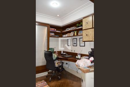 Apartamento à venda com 350m², 3 quartos e 4 vagasEscritório