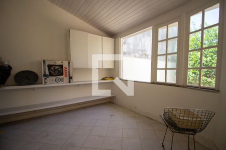 Casa à venda com 370m², 5 quartos e 3 vagas Casa à venda com 370m², 5 quartos e 3 vagasSala de Artesanato