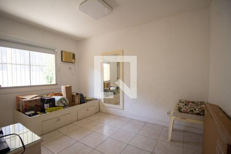 Casa à venda com 370m², 5 quartos e 3 vagas Casa à venda com 370m², 5 quartos e 3 vagasQuarto 3