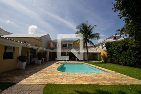 Casa à venda com 370m², 5 quartos e 3 vagas Casa à venda com 370m², 5 quartos e 3 vagasQuintal