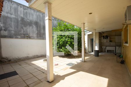 Casa à venda com 370m², 5 quartos e 3 vagas Casa à venda com 370m², 5 quartos e 3 vagasQuintal dos Fundos
