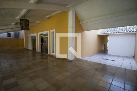 Casa à venda com 370m², 5 quartos e 3 vagas Casa à venda com 370m², 5 quartos e 3 vagasVaranda