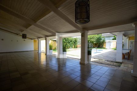 Casa à venda com 370m², 5 quartos e 3 vagas Casa à venda com 370m², 5 quartos e 3 vagasVaranda