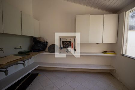 Casa à venda com 370m², 5 quartos e 3 vagas Casa à venda com 370m², 5 quartos e 3 vagasSala de Artesanato