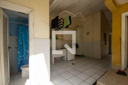 Casa à venda com 370m², 5 quartos e 3 vagas Casa à venda com 370m², 5 quartos e 3 vagasÁrea de Serviço