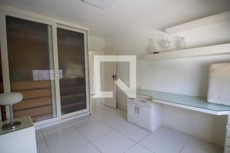 Casa à venda com 370m², 5 quartos e 3 vagas Casa à venda com 370m², 5 quartos e 3 vagasQuarto 1