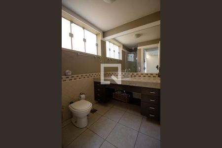 Casa à venda com 370m², 5 quartos e 3 vagas Casa à venda com 370m², 5 quartos e 3 vagasBanheiro Social