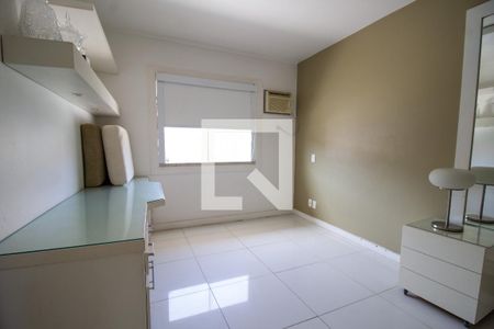 Casa à venda com 370m², 5 quartos e 3 vagas Casa à venda com 370m², 5 quartos e 3 vagasQuarto 1