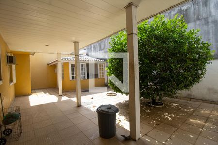 Casa à venda com 370m², 5 quartos e 3 vagas Casa à venda com 370m², 5 quartos e 3 vagasQuintal dos Fundos