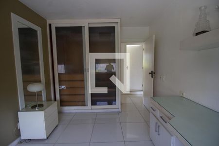 Casa à venda com 370m², 5 quartos e 3 vagas Casa à venda com 370m², 5 quartos e 3 vagasQuarto 1