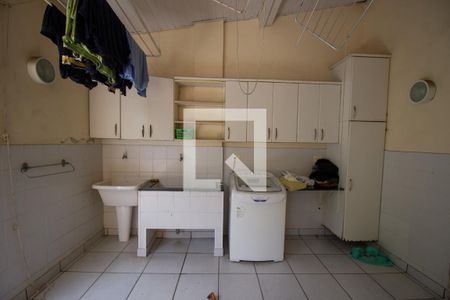 Casa à venda com 370m², 5 quartos e 3 vagas Casa à venda com 370m², 5 quartos e 3 vagasÁrea de Serviço