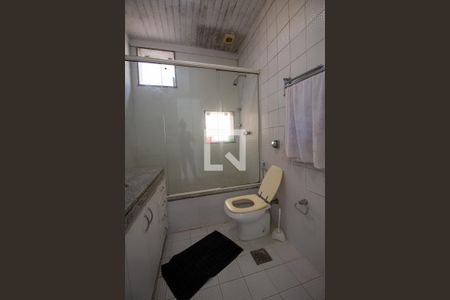 Casa à venda com 370m², 5 quartos e 3 vagas Casa à venda com 370m², 5 quartos e 3 vagasBanheiro da Suíte 2