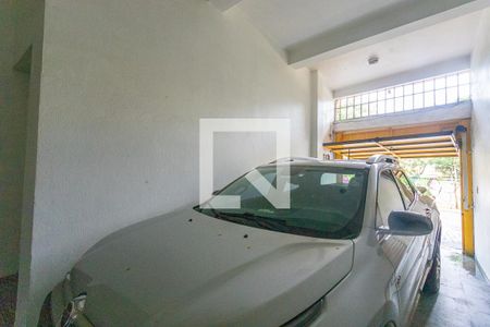 Casa à venda com 350m², 4 quartos e 4 vagas Casa à venda com 350m², 4 quartos e 4 vagasGaragem