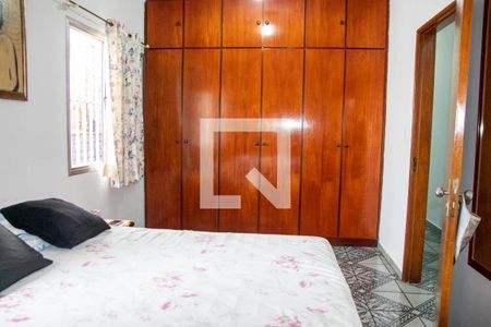 Casa à venda com 349m², 5 quartos e 2 vagas Casa à venda com 349m², 5 quartos e 2 vagasQuarto 2