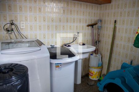Casa à venda com 349m², 5 quartos e 2 vagas Casa à venda com 349m², 5 quartos e 2 vagasÁrea de Serviço 1