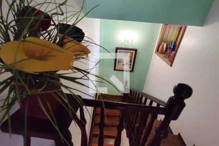 Casa de condomínio à venda com 282m², 3 quartos e 3 vagasEscada