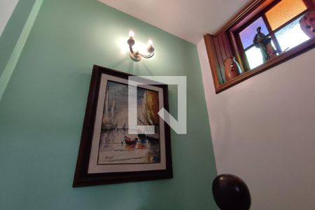 Casa de condomínio à venda com 282m², 3 quartos e 3 vagasEscada