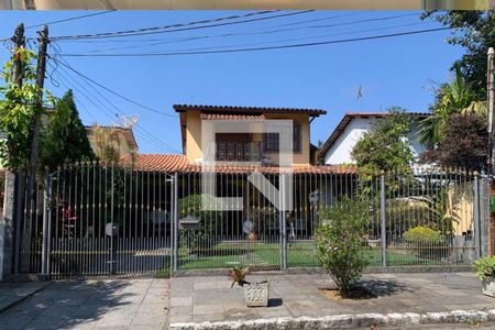 Casa de condomínio à venda com 282m², 3 quartos e 3 vagasFachada