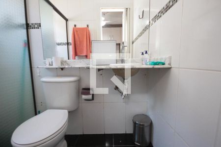 Banheiro da Suite de casa de condomínio para alugar com 2 quartos, 62m² em Chácara Belenzinho, São Paulo