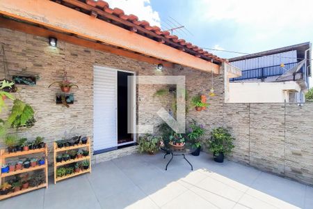 Casa à venda com 98m², 2 quartos e 2 vagas Casa à venda com 98m², 2 quartos e 2 vagasVaranda do Quarto 1